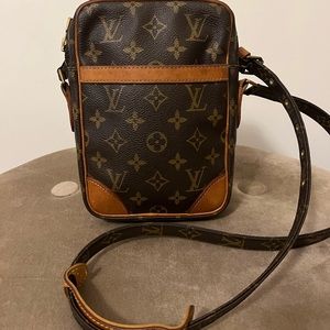 🌸Authentic Louis Vuitton Danube Leather Crossbody🌸